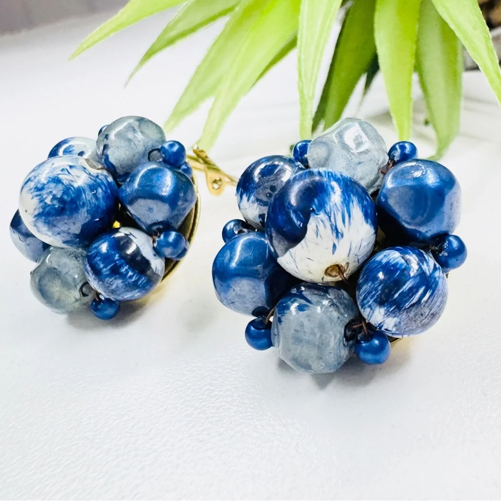Vintage 60s Hong Kong Blue White Swirl Plastic Bead Cluster Clip On Earrings
